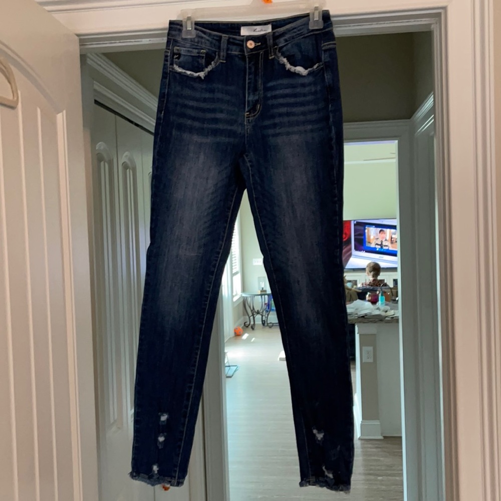KanCan Jeans Distressed Size 7/27